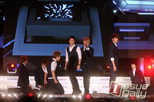 ZE:A(제국의아이들), 가수(문준영, 시완, Kevin, 황광희, 김태헌, 정희철, 하민우, 박형식, 김동준)/제아, 나눔콘서트 무기는? ‘화려한 퍼포먼스’+‘다양한 음악성’