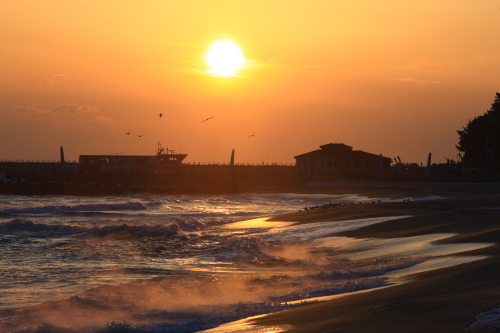 The sun rises over Gangneung, one of the many locations hosting Sunrise Festivals this year on Jan. 1.     Korea Tourism Organization