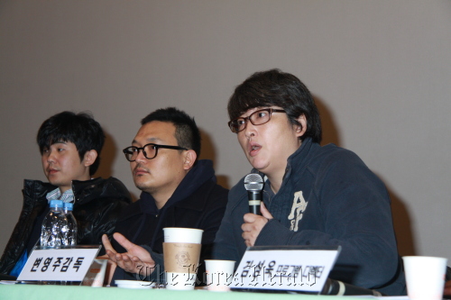 Director Byeon Young-joo (right), along with directors Lee Hae-young (middle) and Kim Jong-gwan (left), speaks during a press conference promoting the seventh edition of Cinematheque Friends Film Festival at Seoul Art Cinema in Seoul, Tuesday.  Seoul Art Cinema