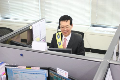 변창률, 사립학교교직원연금관리공단 (이사장)/ 사학연금 변창률 이사장 1일 상담원 근무