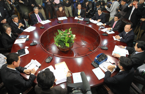 Scholars, young businessmen join GNP leadership council/(연합)