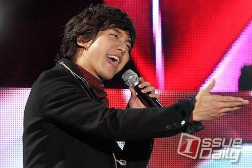 이승기, 가수, 탤런트/SBS 예능국장 “이승기 단독 토크쇼? 사실무근” 공식입장