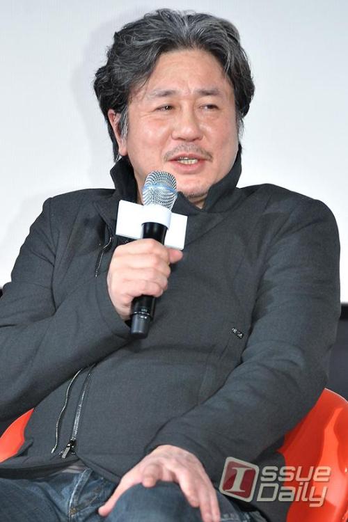 최민식, 영화배우/영화 범죄와의 전쟁  ‘나쁜놈들 전성시대’ 최민식 “사투리 연기 다시는 안하겠다”