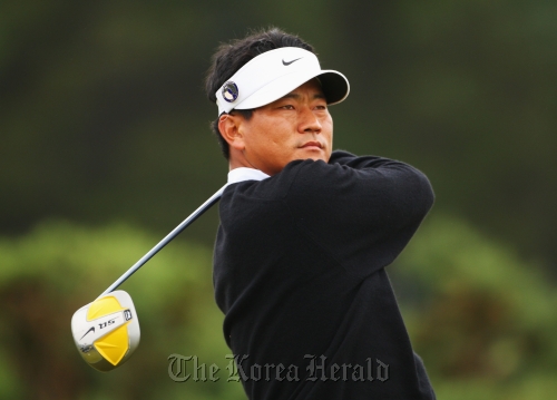 최경주, 골퍼(SK 텔레콤)/Golfer Choi Kyoung-ju's wife sues foundation employee for embezzlement
