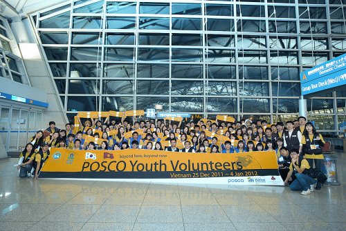 POSCO Corps volunteers pose at Incheon Airport ahead of flying to Vietnam to take part in a Habitat for Humanity project. (Habitat for Humanity)
