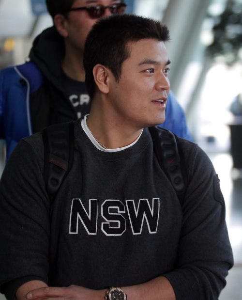 Cleveland Indians outfielder Choo Shin-soo waits for his flight at
Incheon International Airport on Thursday. (Yonhap News)