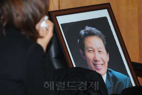 김근태, 민주당 상임고문(1947년 2월 14일 (경기도 부천) - 2011년 12월 30일소속)/김근태 별세/ “민주화의 큰별이 졌다”…슬픔에 젖은 故김근태 고문 빈소