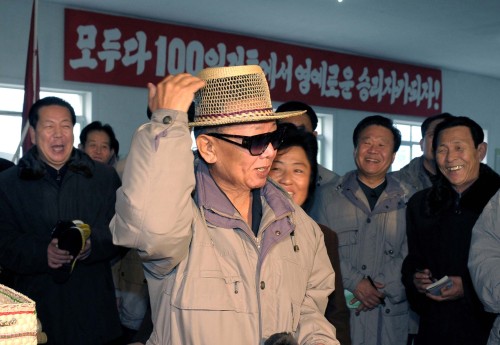 김정일 사망/ Kim Jong-Il souvenir sales surge on Chinese border