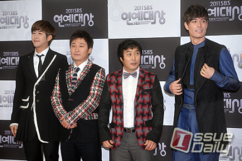 예능/연말시상식/ SBS 김병만 정글의 법칙 / <포토뉴스> 광희-노우진-김병만-리키김, 여긴 ‘정글’보다 춥구만~