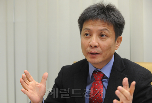 이원기 대표는 새해 중국경제의 연착륙 여부가 한국증시 반등의 가장 큰 변수가 될 것으로 내다봤다. 아울러 바이오와 소프트웨어 등 지식산업에서 10년 후 ‘대박’이 날 종목이 나올 것으로 기대하고, 이들 종목에 대한 관심을 주문했다.