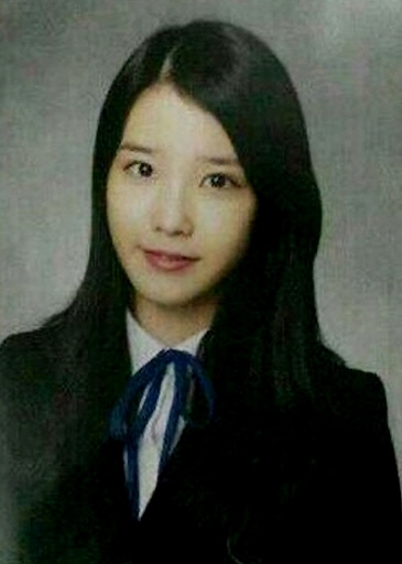 아이유(김지은), 가수/아이유 졸업사진
