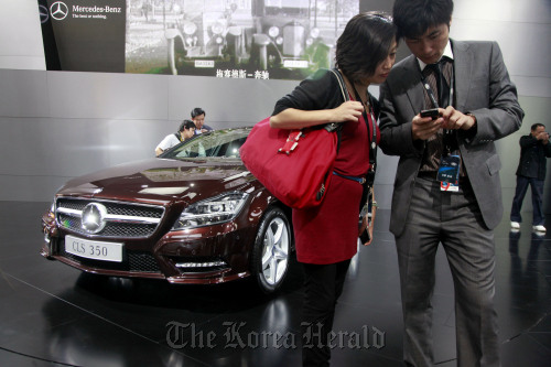 Visitors look at Daimler AG Mercedes Benz vehicles during the media preview of the China International Automobile Exhibition in Guangzhou, Guangdong Province, China.  Bloomberg