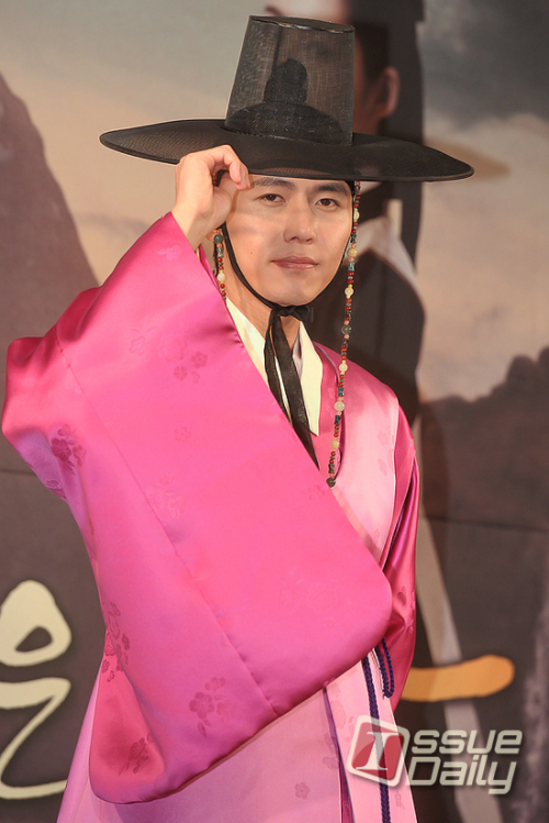 송재희, 영화배우/ 드라마/MBC 해를 품은 달/ 송재희, 포즈가 이정도는 되야지~