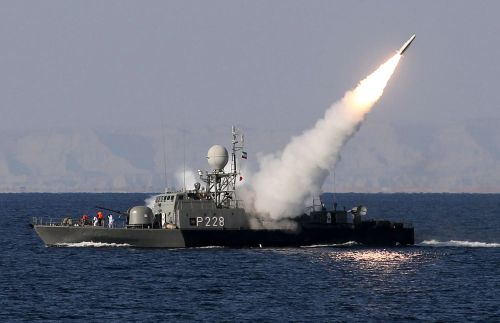 Iranian navy fires a Mehrab missile during the "Velayat-90" naval wargames in the Strait of Hormuz in southern Iran on January 1. (AFP-Yonhap News)