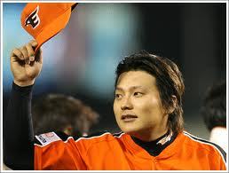 김태균, 한화 이글스/‘연봉 빅3’가 홈런왕 후보 3인방? 김동주 뒤늦게 계약서에 도장...이승엽 김태균과 홈런왕경쟁