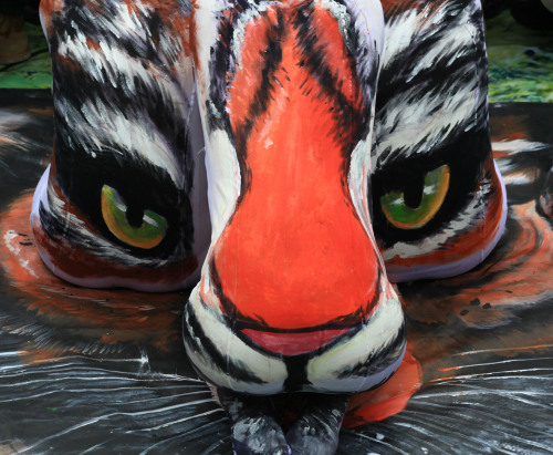 <YONHAP PHOTO-1488> (120102) -- FUZHOU, Jan. 2, 2012 (Xinhua) -- A 3D body painting work on the back of three models is seen in Fuzhou, capital of southeast China's Fujian Province, Jan. 2, 2012. Artsits performed a 3D body painting in Fuzhou on Monday, aiming to call for the protection of endangered animals. (Xinhua/Zheng Shuai) (zhs)/2012-01-02 22:31:32/ <저작권자 ⓒ 1980-2012 ㈜연합뉴스. 무단 전재 재배포 금지.>\r\n<YONHAP PHOTO-1488> (120102) -- FUZHOU, Jan. 2, 2012 (Xinhua) -- A 3D body painting work on the back of three models is seen in Fuzhou, capital of southeast China's Fujian Province, Jan. 2, 2012. Artsits performed a 3D body painting in Fuzhou on Monday, aiming to call for the protection of endangered animals. (Xinhua/Zheng Shuai) (zhs)/2012-01-02 22:31:32/ <저작권자 ⓒ 1980-2012 ㈜연합뉴스. 무단 전재 재배포 금지.>