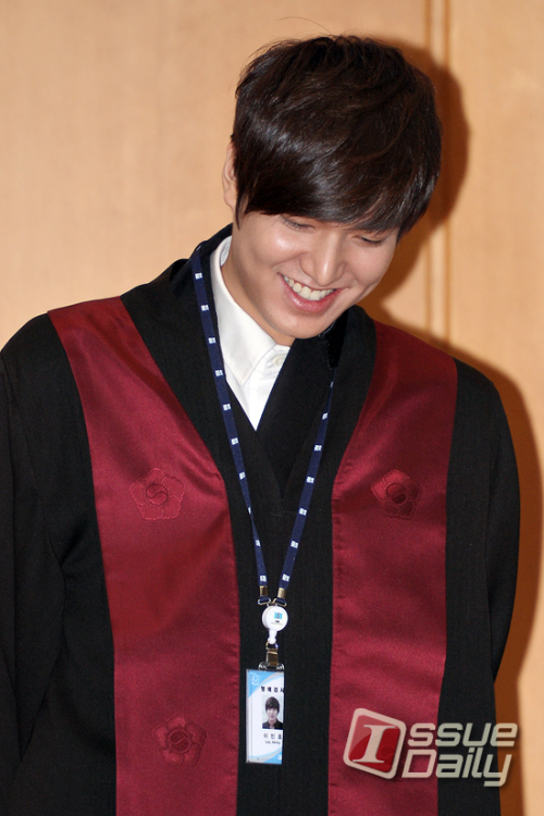 이민호, 탤런트,영화배우/<포토뉴스> ‘법복’ 입은 이민호, 시원한 미소~