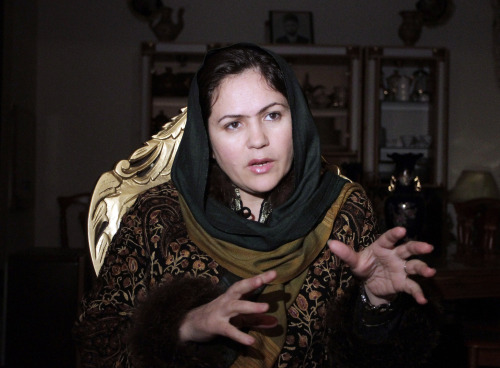 <YONHAP PHOTO-0145> Fawzia Kofi, a lawmaker and head of the women's affairs commission in the Afghan parliament speaks during an interview with the Associated Press in Kabul, Afghanistan, Wednesday, Jan. 4, 2012. "I think there is now a sense of awareness about women's rights. People seem to be changing and seem to be talking about it," Kofi says. (AP Photo/Musadeq Sadeq)/2012-01-05 03:22:18/ <저작권자 ⓒ 1980-2012 ㈜연합뉴스. 무단 전재 재배포 금지.>
Fawzia Kofi, head of the women’s affairs commission in the Afghan parliament speaks in Kabul on Wednesday. AP-Yonhap News