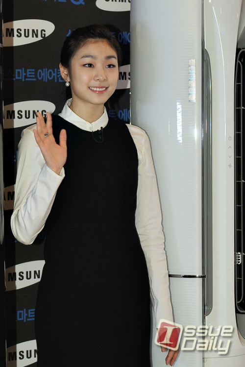 김연아, 피겨스케이팅 선수(올댓스포츠)/  김연아, 깜찍한 손 인사~