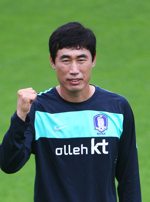 <YONHAP PHOTO-0631> 김풍주 신임 월드컵 축구 대표팀 골키퍼 코치 (서울=연합뉴스) 월드컵 축구 국가대표팀 골키퍼 코치로 선임된 김풍주(48) 청소년 대표팀 코치. 2012.1.5 << 연합뉴스 DB >> photo@yna.co.kr/2012-01-05 11:05:05/ <저작권자 ⓒ 1980-2012 ㈜연합뉴스. 무단 전재 재배포 금지.>
Kim Pung-ju