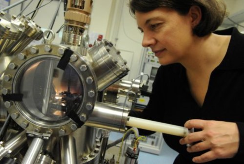 A professor observes a quantum transistor at Sydney's University of New South Wales in 2010.(AFP)