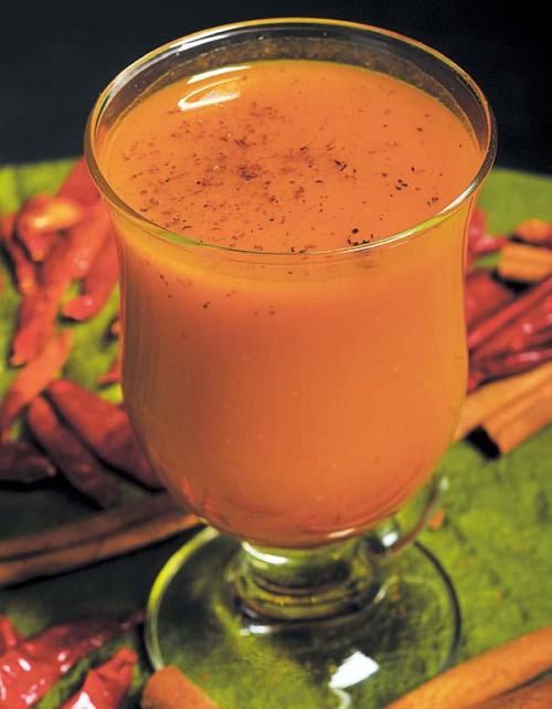 The pumpkin toddy at Tacoma, Washington’s Social Bar and Grill.
(Tacoma News Tribune/MCT)
Spices can dress up a hot,
frothy winter drink. Grated cinnamon,
chile peppers, whole
anise and other spices can
create a complex flavor when
combined with whiskey or
vodka. Tacoma News Tribune/MCT