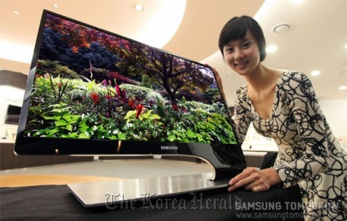 Samsung Electronics unveils its 3-D LED TV which will be made public during the 2012 International CES that opens in Las Vegas on Tuesday.    Samsung Electronics