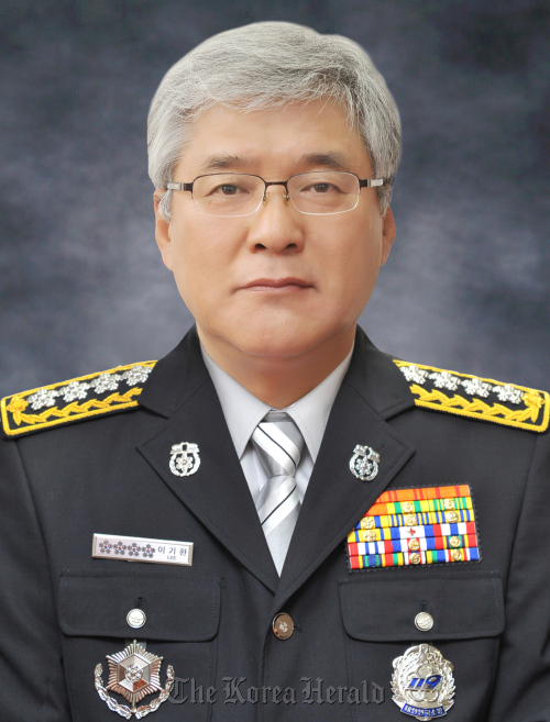 Li Ki-hwan
Li Ki-hwan