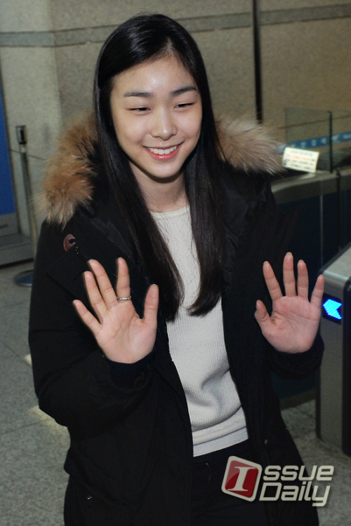 김연아, 피겨스케이팅 선수(올댓스포츠)/ <포토뉴스> 김연아, 팬들 향해 깜찍 인사~