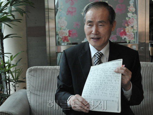 강경원 선생님.<br />정희조 기자/checho@heraldm.com 120106\r\n강경원 선생님.\n정희조 기자/checho@heraldm.com 120106\r\n강경원 선생님.\n정희조 기자/checho@heraldm.com 120106