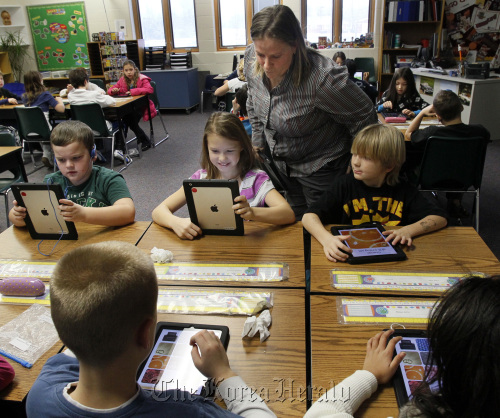 Julie Buckler, iPad teacher, instructs students using iPads in J.T. Kuzior’s third grade class at Green Primary School in Green, Ohio, on Jan. 5.  Akron Beacon Journal/MCT