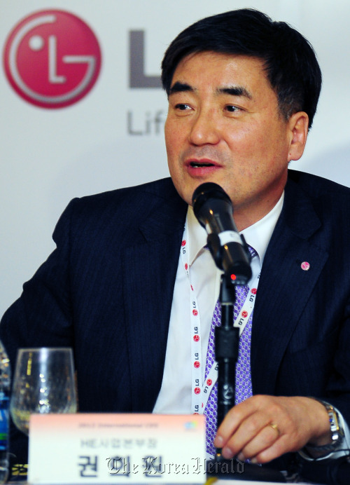 권희원, LG전자 HE사업본부 (본부장, 사장), 고려대학교 (겸임교수)/ LG to take up 27% of global TV market by year end