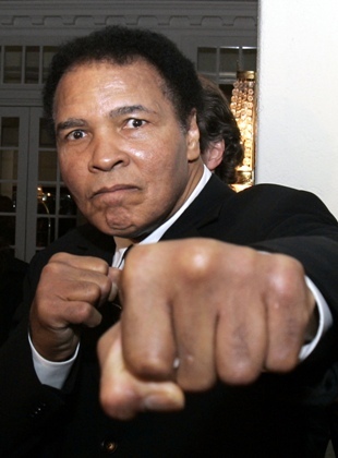 Cassius Marcellus Clay), 전 권투선수(미국)/     Muhammad Ali returning to Kentucky for birthday