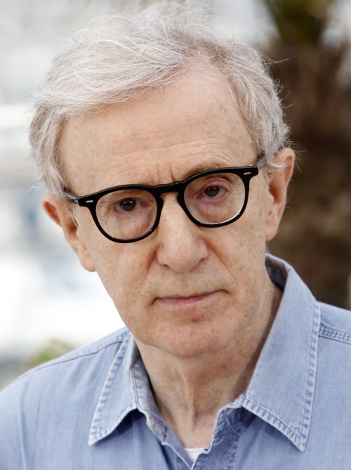 <YONHAP PHOTO-0206> FILE - In this May 11, 2011 file photo, director Woody Allen poses during a photo call for "Midnight in Paris," at the 64th international film festival, in Cannes, southern France. Allen was nominated Monday, Jan. 9, 2012 for the DGA Award for Outstanding Directorial Achievement in Feature Film for his film, "Midnight in Paris." (AP Photo/Joel Ryan, file)/2012-01-10 05:56:55/ <저작권자 ⓒ 1980-2012 ㈜연합뉴스. 무단 전재 재배포 금지.>
In this May 11, 2011 file photo, director Woody Allen poses during a photo call for “Midnight in Paris,” at the 64th international film festival, in Cannes, southern France.   AP-Yonhap News