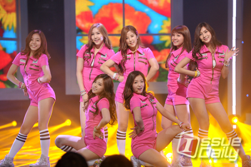 에이핑크 (A pink), 가수(손나은, 박초롱, 오하영, 정은지, 홍유경, 김남주, 윤보미)/  <포토뉴스> 에이핑크, 눈부신 핑크빛 물결~