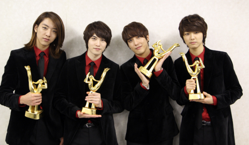 씨엔블루(CNBLUE), 가수(정용화, 이정신, 이종현, 강민혁)/씨엔블루, 골든디스크 4관왕 수상 ‘아시아 대세 입증’