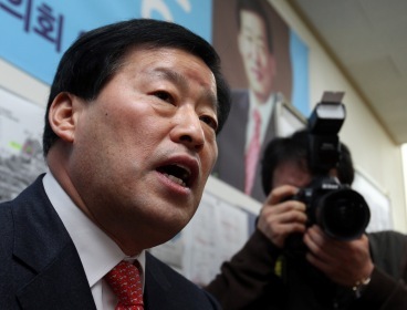 안병용, 한나라당 (위원장)/Arrest sought for Park’s ex-aide/(연합)