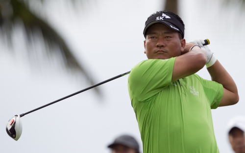 K.J. Choi, of South Korea, follows his drive off the 14th green during the first round of the Sony Open golf tournament, Thursday, Jan. 12, 2012, in Honolulu. (AP)