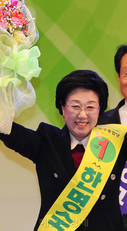 15일 오후 일산 킨텍스에서 열린 민주통합당 당대표 및 최고위원 후보자 전당대회에서 한명숙 후보가 당대표 당선. 박현구 기자phko@  2012.1.15.\r\n15일 오후 일산 킨텍스에서 열린 민주통합당 당대표 및 최고위원 후보자 전당대회에서 한명숙 후보가 당대표 당선. 박현구 기자phko@  2012.1.15.