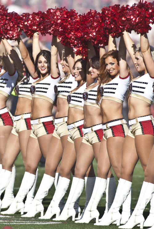 <YONHAP PHOTO-1307> San Francisco 49ers Gold Rush entertain during the NFC divisional playoffs against the New Orleans Saints in at Candlestick Park in San Francisco on January 14, 2012. The 49ers defeated the Saints 36-32. UPI/Terry Schmitt/2012-01-15 17:08:54/ <저작권자 ⓒ 1980-2012 ㈜연합뉴스. 무단 전재 재배포 금지.>\r\n<YONHAP PHOTO-1307> San Francisco 49ers Gold Rush entertain during the NFC divisional playoffs against the New Orleans Saints in at Candlestick Park in San Francisco on January 14, 2012. The 49ers defeated the Saints 36-32. UPI/Terry Schmitt/2012-01-15 17:08:54/ <저작권자 ⓒ 1980-2012 ㈜연합뉴스. 무단 전재 재배포 금지.>