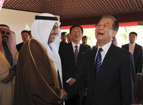 <YONHAP PHOTO-0055> (120115) -- RIYADH, Jan. 15, 2012 (Xinhua) -- Chinese Premier Wen Jiabao (R front) reacts while meeting with Saudi entrepreneurs at a manor of Abdul Rahman Al-Jeraisy, president of the Saudi Arabia-China Friendship Association, on the outskirt of Riyadh, Saudi Arabia, Jan. 15, 2012. (Xinhua/Xie Huanchi) (hdt)/2012-01-16 02:10:16/ <저작권자 ⓒ 1980-2012 ㈜연합뉴스. 무단 전재 재배포 금지.>\r\n<YONHAP PHOTO-0055> (120115) -- RIYADH, Jan. 15, 2012 (Xinhua) -- Chinese Premier Wen Jiabao (R front) reacts while meeting with Saudi entrepreneurs at a manor of Abdul Rahman Al-Jeraisy, president of the Saudi Arabia-China Friendship Association, on the outskirt of Riyadh, Saudi Arabia, Jan. 15, 2012. (Xinhua/Xie Huanchi) (hdt)/2012-01-16 02:10:16/ <저작권자 ⓒ 1980-2012 ㈜연합뉴스. 무단 전재 재배포 금지.>