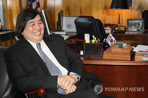 Harold Hongju Koh is interviewed at his office in Washington on Sunday.  Yonhap News