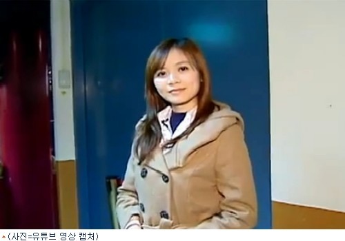 중국 매체의 한 여성 리포터가 타이베이 호텔 지하에 설치된 미끄럼틀을 소개하려다 괴상한 비명을 지른 영상이 인터넷에 올라오면서 네티즌들의 주목을 받고 있다.\r\n　\r\n16일 동영상사이트 ‘유투브’에는 ‘미모 리포터의 낭패’라는 제목으로 공개된 23초 길이 이 영상은 리포터가 지난해 7월 문을 연 대만 타이베이 그랜드 호텔 지하실 미끄럼틀을 소개하는 모습을 담고 있다.