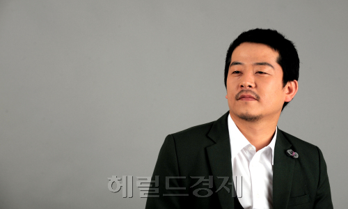개그맨 김준호 인터뷰./ 안훈기자 rosedale@ 2012.01.16\r\n개그맨 김준호 인터뷰./ 안훈기자 rosedale@ 2012.01.16