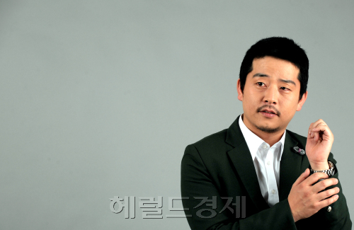 개그맨 김준호 인터뷰./ 안훈기자 rosedale@ 2012.01.16\r\n개그맨 김준호 인터뷰./ 안훈기자 rosedale@ 2012.01.16