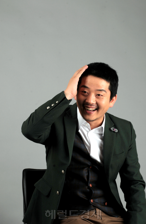 개그맨 김준호 인터뷰./ 안훈기자 rosedale@ 2012.01.16\r\n개그맨 김준호 인터뷰./ 안훈기자 rosedale@ 2012.01.16