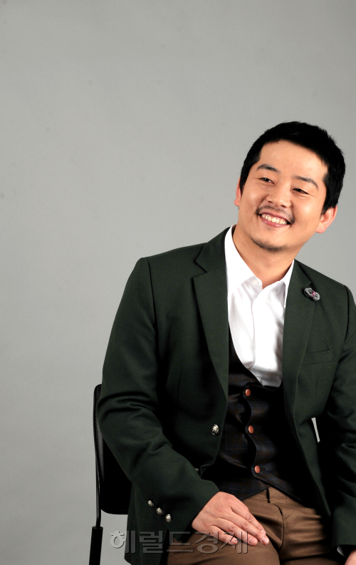 개그맨 김준호 인터뷰./ 안훈기자 rosedale@ 2012.01.16\r\n개그맨 김준호 인터뷰./ 안훈기자 rosedale@ 2012.01.16