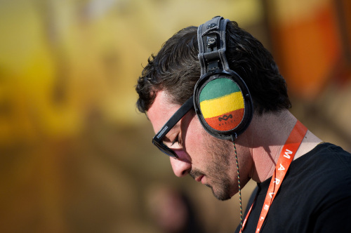 Toll from pedestrians wearing headphones triples / 음악