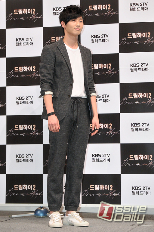 박서준, 탤런트/  <포토뉴스> 박서준, 의상이 너무 편한가요?