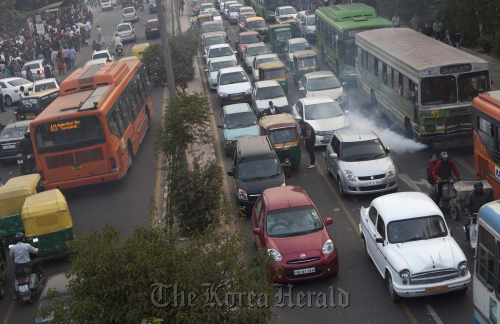 Traffic stands at a junction in New Delhi.  Bloomberg
Traffic stands at a junction in New Delhi.  Bloomberg